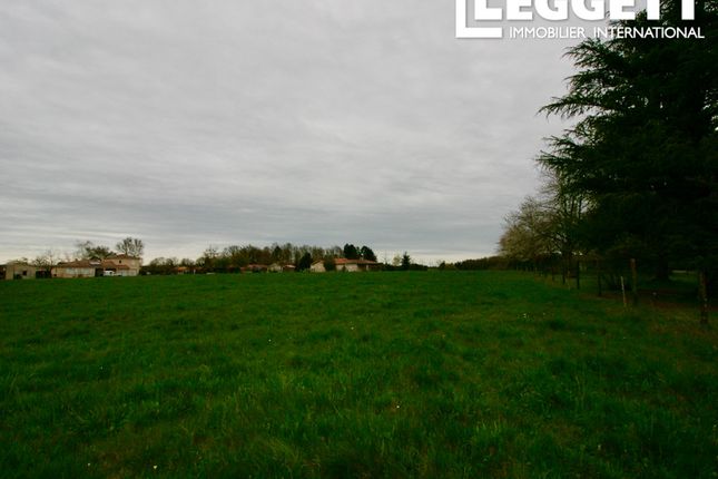 Land for sale in Écuras, Charente, Nouvelle-Aquitaine