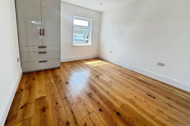 2-bed house on 45, Windmill Road, Brentford, £2,300/mo