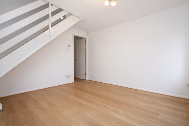 7, Cygnet Close, Borehamwood photo 4