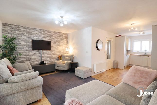 148, Birstall Meadow Road, Birstall photo 3