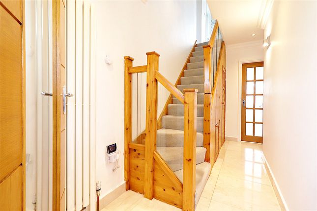 207, Elsa Road, Kent photo 2