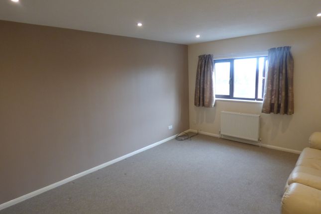 2 Downsland Court, Browning Road, Luton photo 4