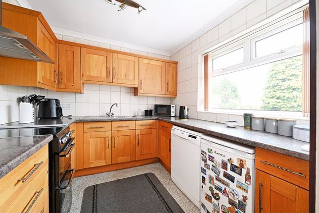 99, Middlecroft Road, Chesterfield photo 4