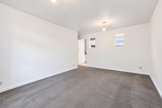 Lupin Close, West Drayton photo 3
