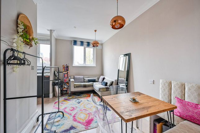 Thumbnail Flat to rent in Earlsfield Road, Wandsworth Common, London