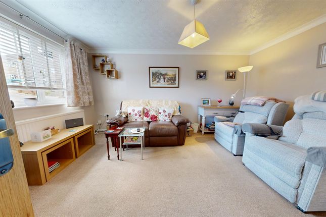 44, The Finches, Weymouth photo 2