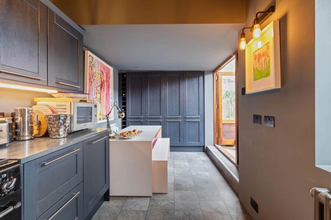 5, Alice Close, Hove photo 5