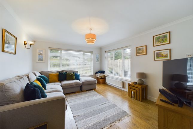 23, Newhouse Road Bovingdon, Hemel Hempstead photo 3