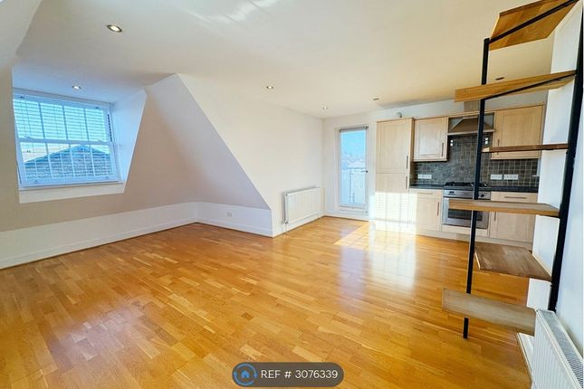 Flat    Streatham High Road, London photo 2