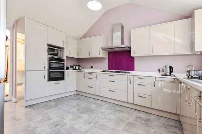 72, Court Oak Road, Birmingham photo 3
