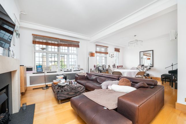 40, Wellington Court, St Johns Wood photo 2