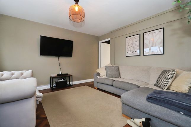 12, Almond Way, Stourport-On-Severn photo 4