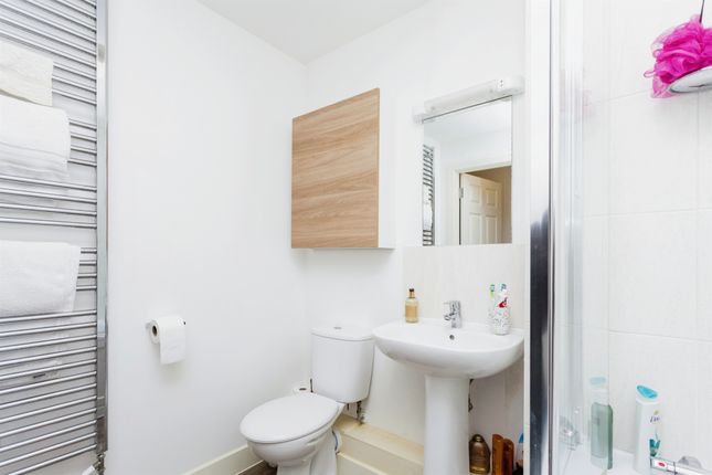 Flat for sale in Timms Close, Horsham