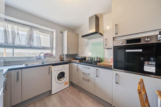 Flat 31, Penfold Court
Laburnum Road, Mitcham photo 3