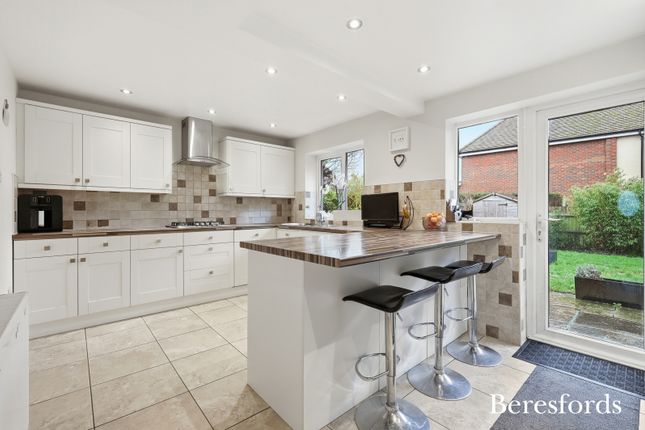 42, Garden Fields, Dunmow photo 2