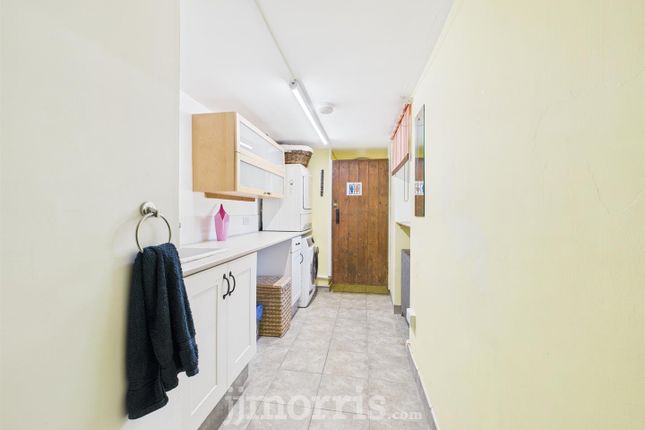 Cam05297G0-Pr0021-Still015.Jpg