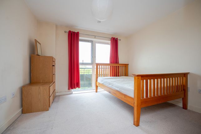 Lanadron Close, Isleworth photo 5