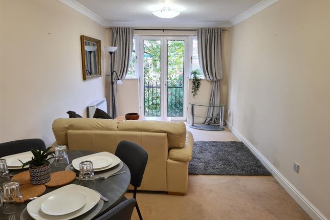 11, Kingswood Court, Wilmslow photo 2