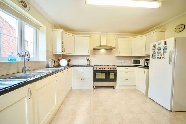 1 Gunner Close, Norwich photo 4