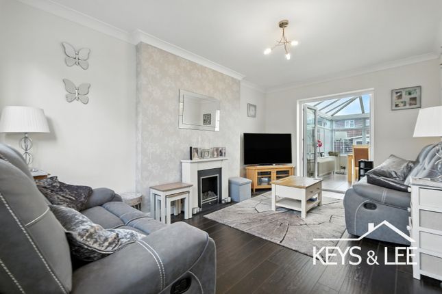 12, Elizabeth Close, Romford photo 2