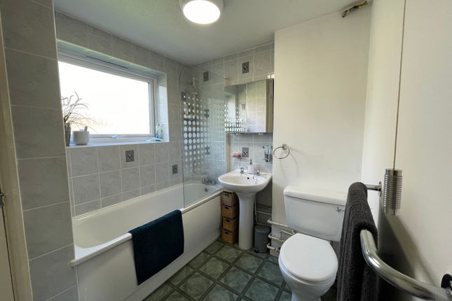 Flat to rent in Ray Park Avenue, Maidenhead