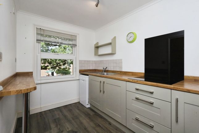 Flat 10, Delves House West,, Delves Close, Lewes photo 4