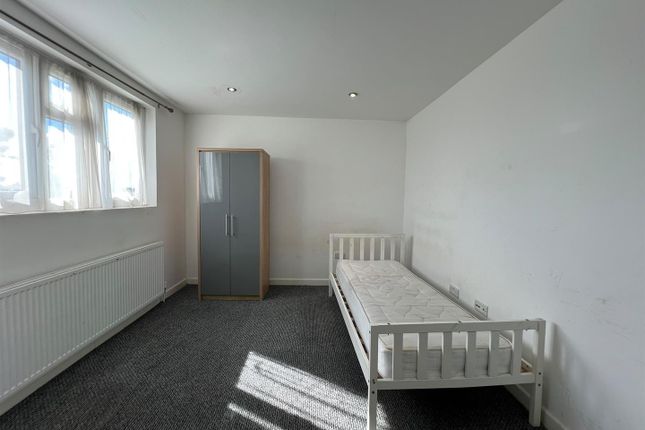 72, Overton Drive, Romford photo 2