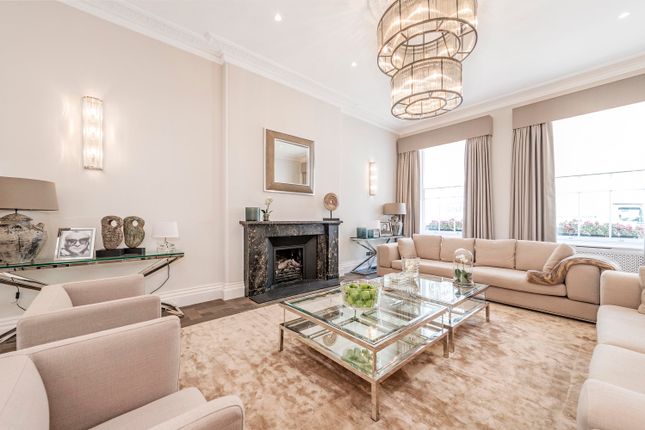Duplex to rent in Eaton Place, London