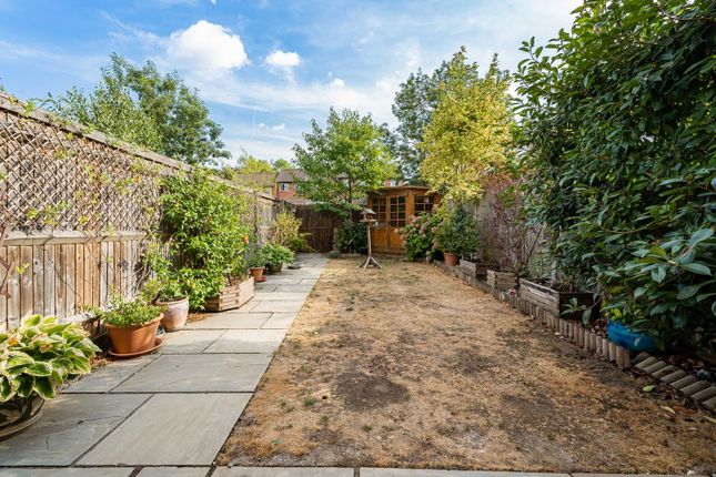 18, Oaks Lane, Leatherhead photo 4