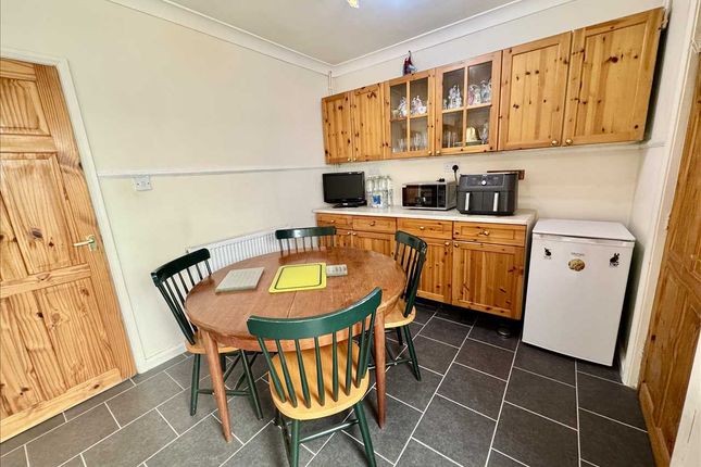 20, Wood Avenue, Wednesfield photo 4