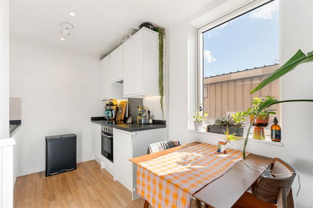 Flat 5, 40, Cowleaze Road, Kingston Upon Thames photo 3