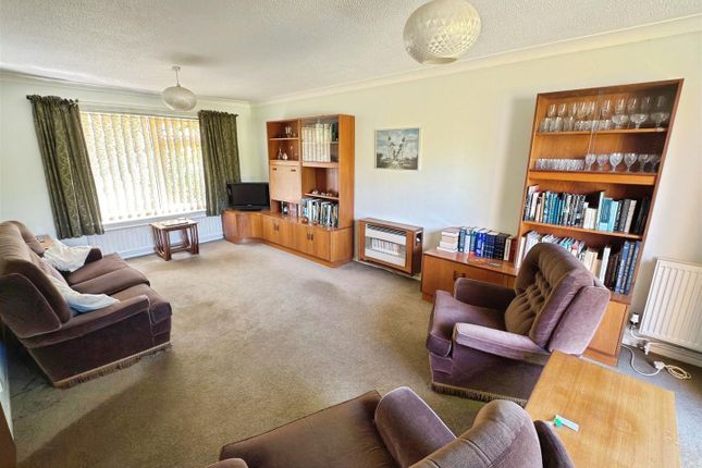 29, Gunton Church Lane, Lowestoft photo 2