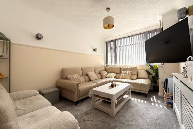 70, Crossland Crescent, Wolverhampton photo 4