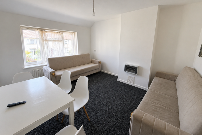 6a, Eleanor Gardens, Dagenham photo 5