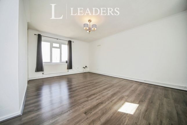 5, Cedar House, Lake Avenue, Suffolk photo 4