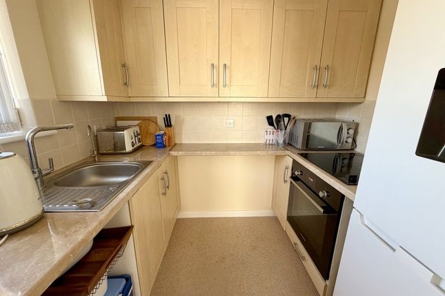 Flat 28  Homeview House, Seldown Road, Poole photo 2