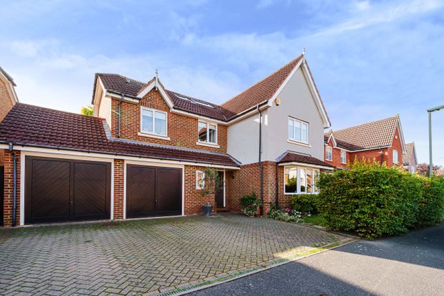 Thumbnail Detached house for sale in Knaphill, Woking