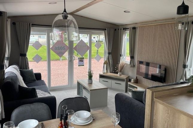 2-bed caravan on Viewfield Manor Holiday Park, Lochlibo Rd, Kilwinning, £60,000