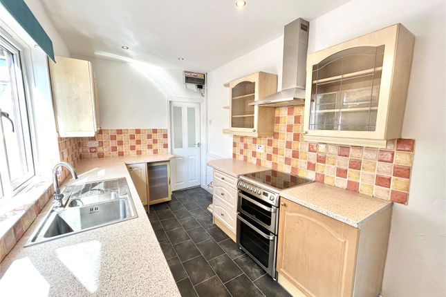 14, Newlands Road, Atherstone photo 4