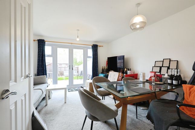 21, Lias Crescent, Southam photo 4