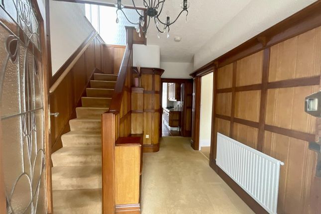 16, Harries Avenue, Llanelli photo 3
