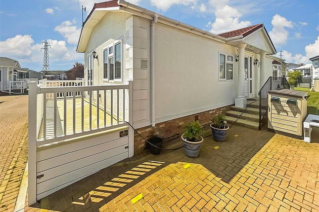 Thumbnail Mobile/park home for sale in Palm Court, Battlesbridge, Wickford, Essex