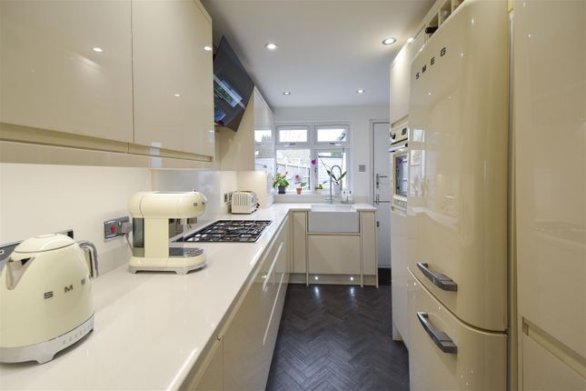 263, Coxtie Green Road, Brentwood photo 4