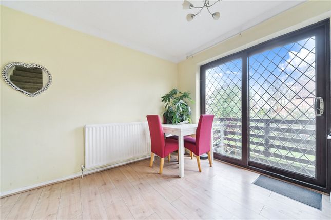 19, Iris Close, Kent photo 5
