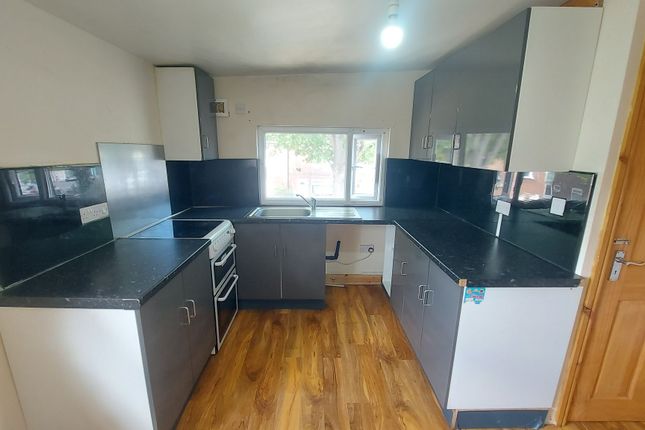 Flat 2 31 Lumb Lane, Bradford photo 2