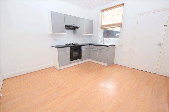 13 Highthorne View, Armley, Leeds photo 4