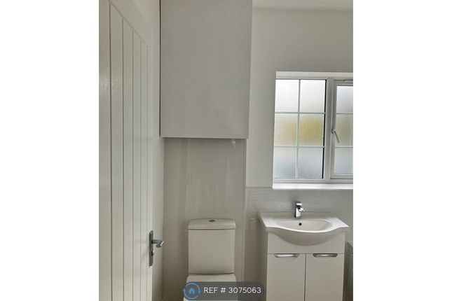 A Upper Elmers End Road, Beckenham photo 4