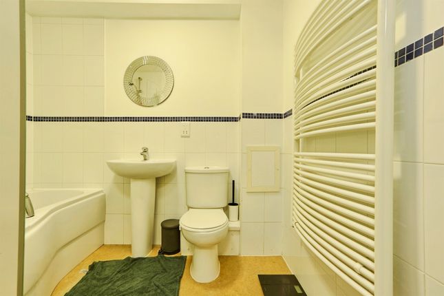 4, Tenterfields House, Meadow Road, Bradford photo 3