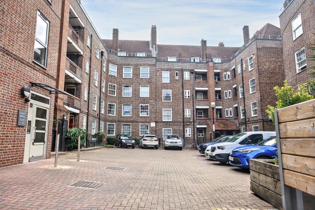 2-bed flat on Flat 8, Lycette House, Brixton Hill, £200,000