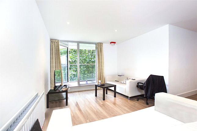 Thumbnail Flat to rent in Ensign House, Rope Street, London